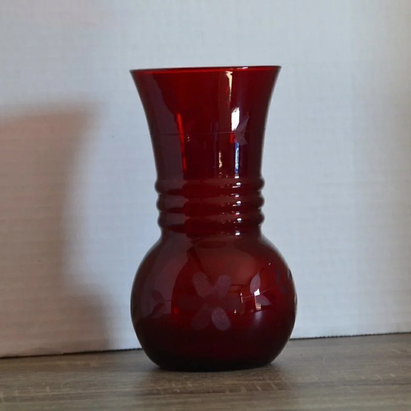 Vintage Red  Etched Glass Vase - Picture 1 of 3